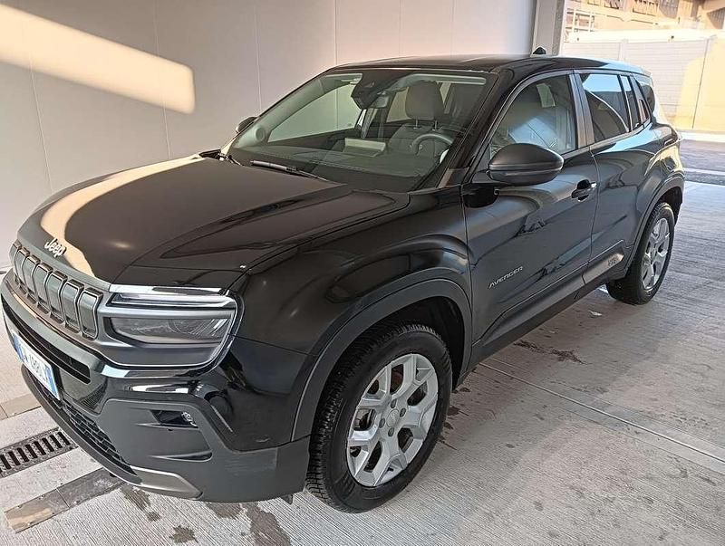 Usado Jeep Avenger Longitude 101 HP (74 kW) 2024 Preto SUV