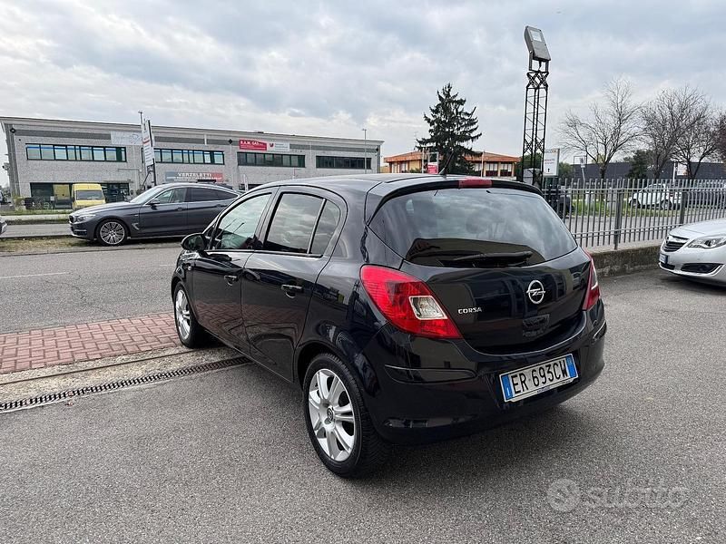 Usata Opel Corsa 85 CV (62 kW) 2013 Nero Berlina