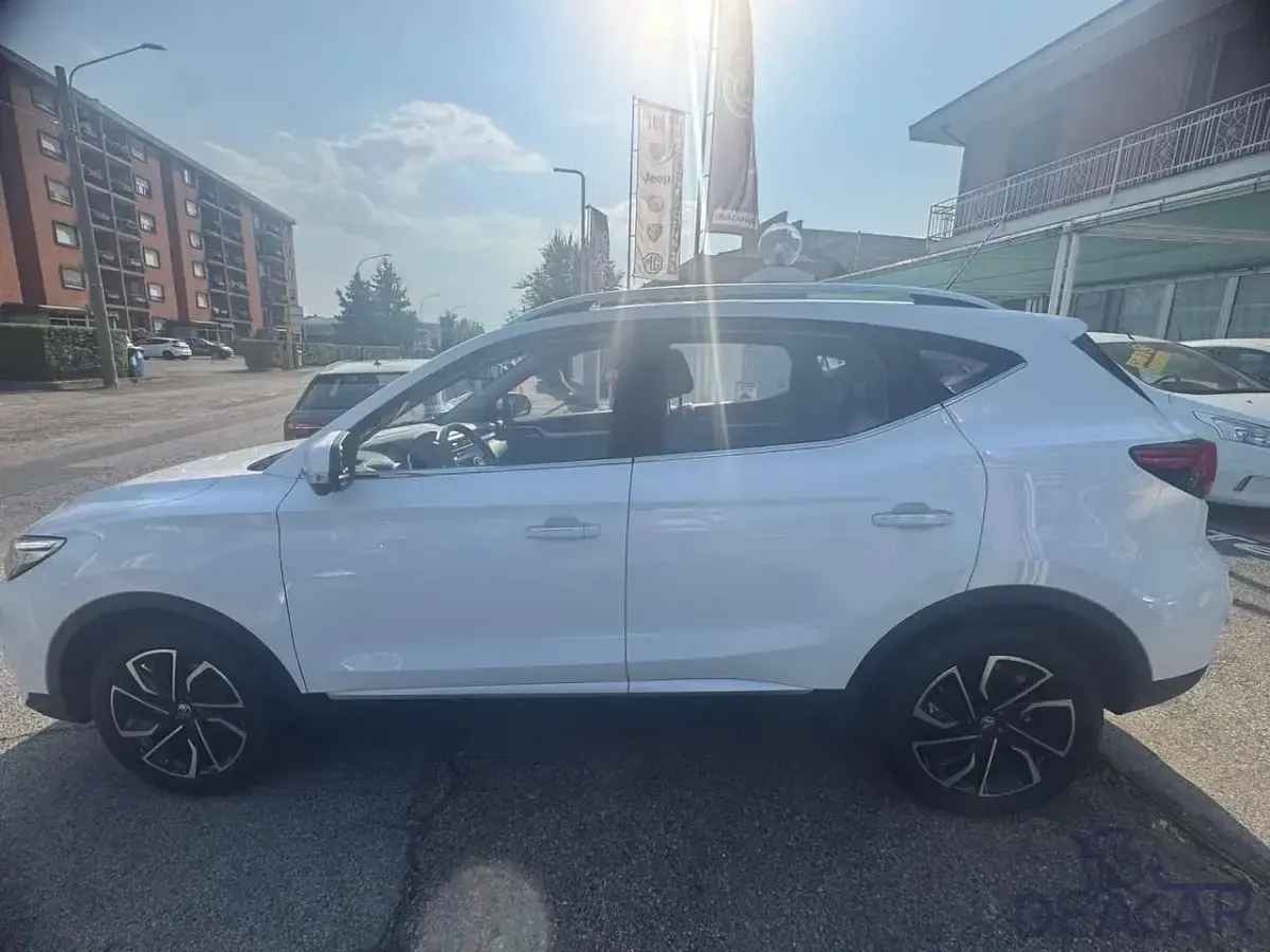 Usata MG ZS Luxury 106 CV (77 kW) 2024 Bianco SUV