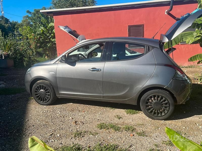 Grigio Usata 2018 Lancia Ypsilon Due volumi | 6500 € - Immagine 1/4