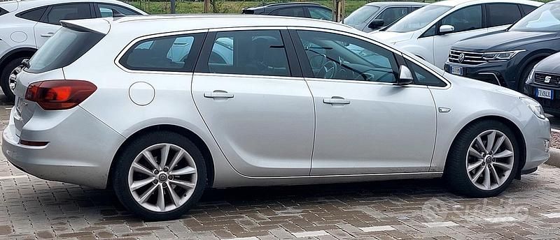 Usata Opel Astra Sport 125 CV (91 kW) 2012 Grigio Berlina