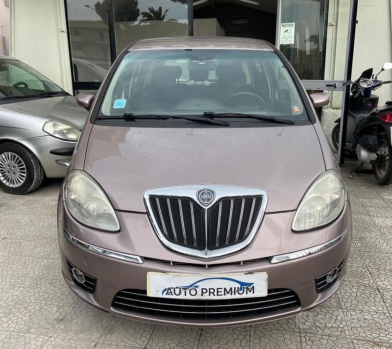 Usata Lancia Musa 95 CV (69 kW) 2008 Beige Monovolume