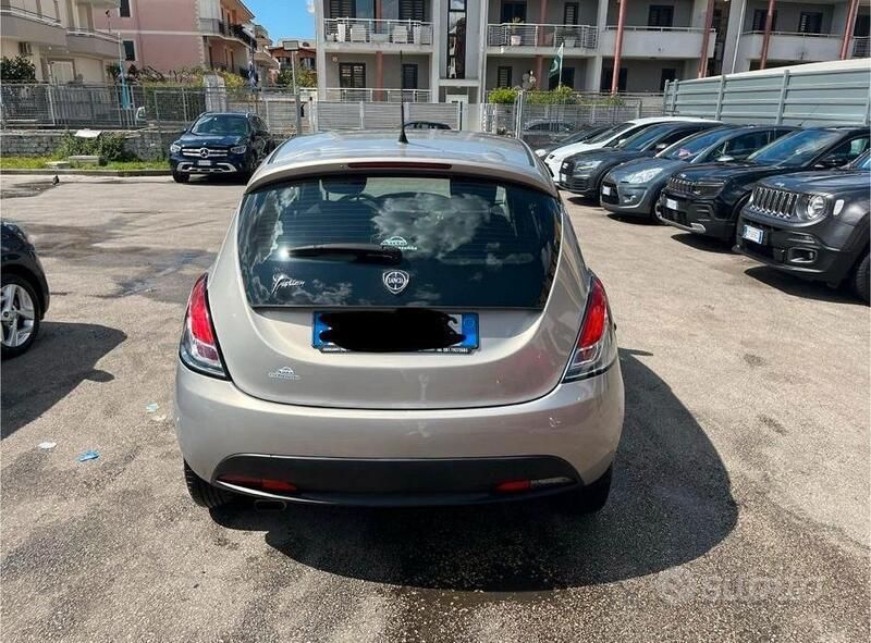 Usata Lancia Ypsilon 69 CV (50 kW) 2013 Grigio Utilitaria