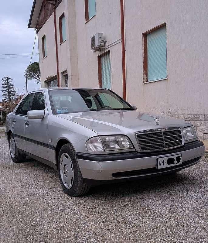 Usata Mercedes C180 Classic 122 CV (89 kW) 1997 Grigio Berlina