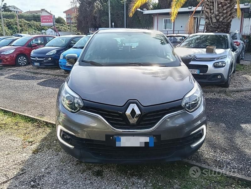 Usata Renault Captur 90 CV (66 kW) 2018 Grigio SUV