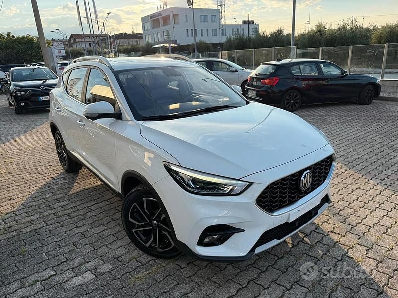 Argento Usata 2022 MG ZS Luxury Tre volumi | 15.900 € (Cara) - Immagine 1/4