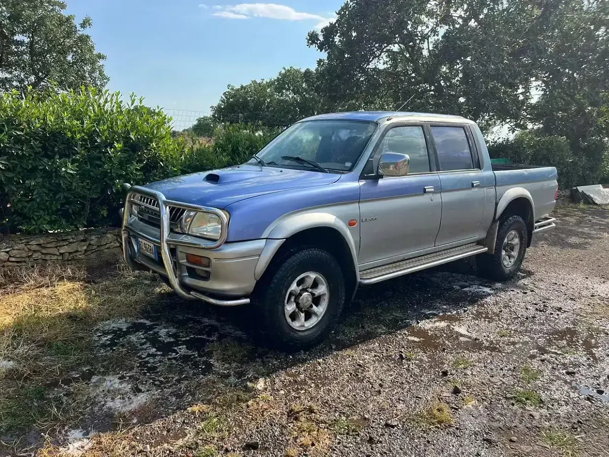 Usata Mitsubishi L200 77 CV (56 kW) 2006 Bluazzurro Pick-up