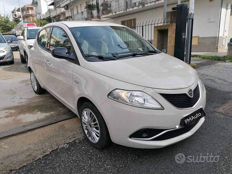 Usata Lancia Ypsilon Gold 69 CV (50 kW) 2017 Beige Utilitaria
