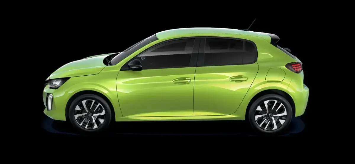 Usata Peugeot 208 Allure 101 CV (74 kW) 2023 Verde / metallizzato Utilitaria