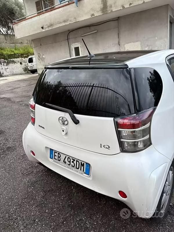 Usata Toyota iQ 98 CV (72 kW) 2010 Bianco Utilitaria