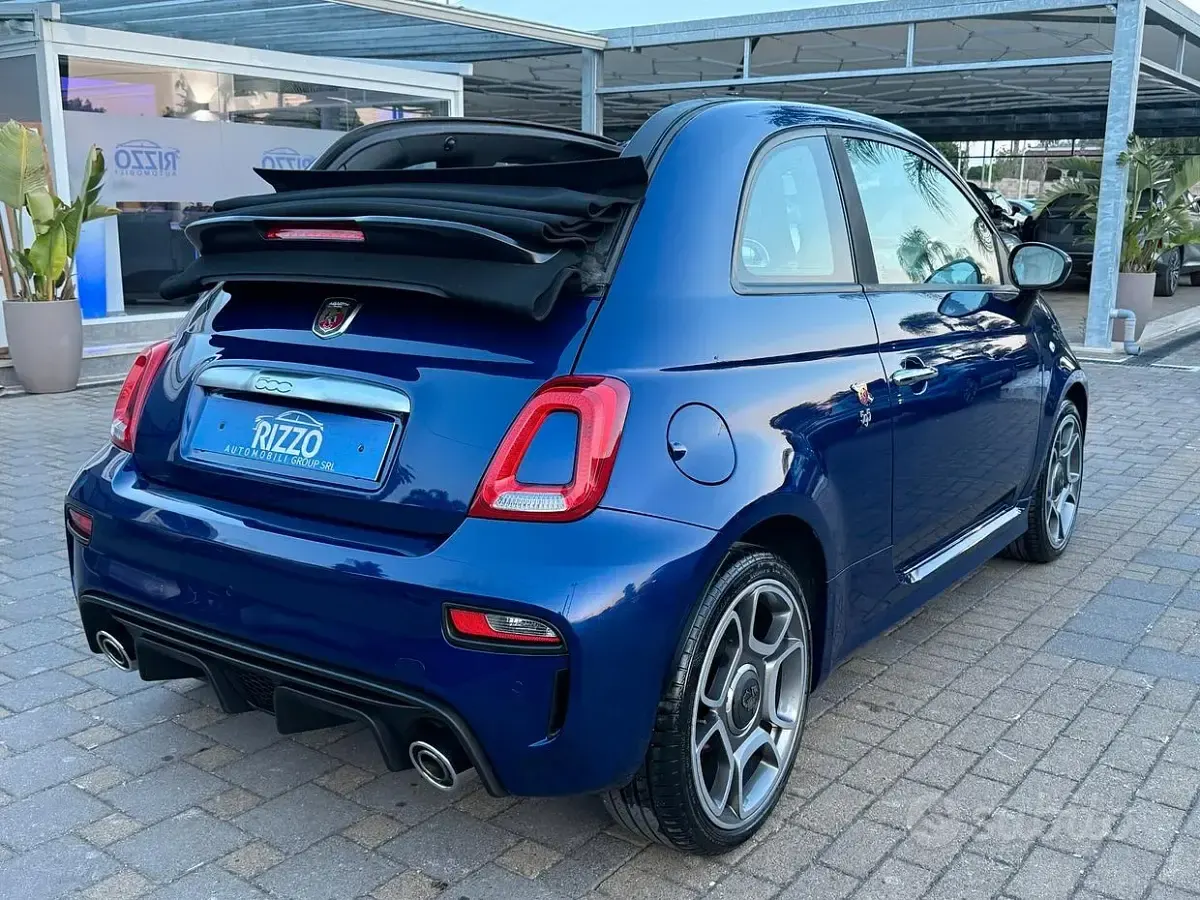 Usata Abarth 595C 136 CV (100 kW) 2021 Bluazzurro Cabrio