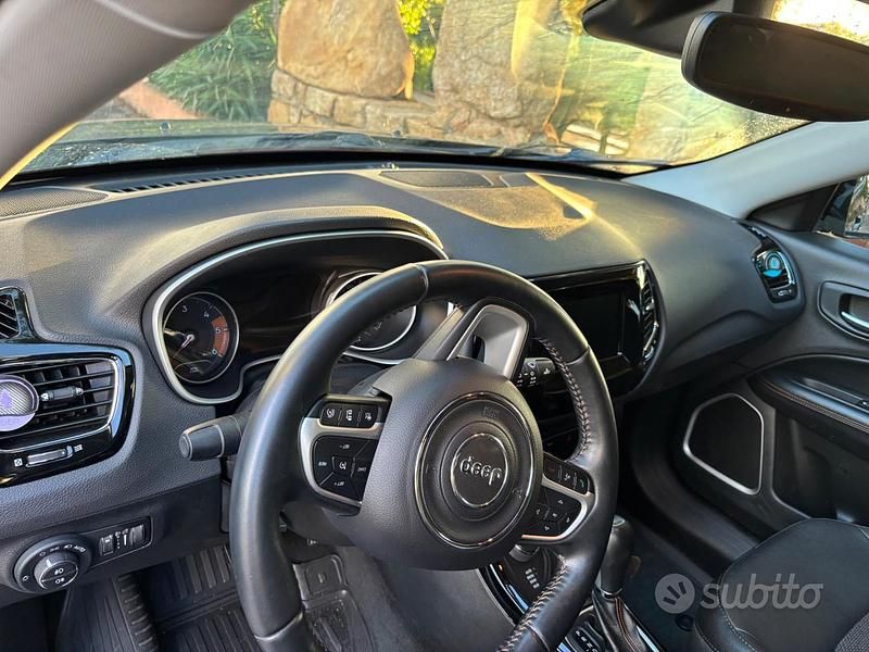 Usata Jeep Compass Limited 140 CV (102 kW) 2017 Grigio SUV