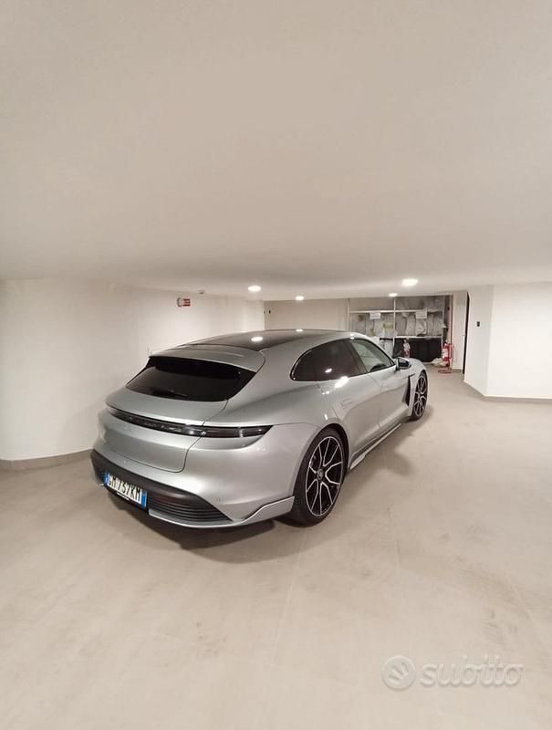 Usata Porsche Taycan Sport Turismo 300 kW (408 CV) 2022 Grigio Station wagon