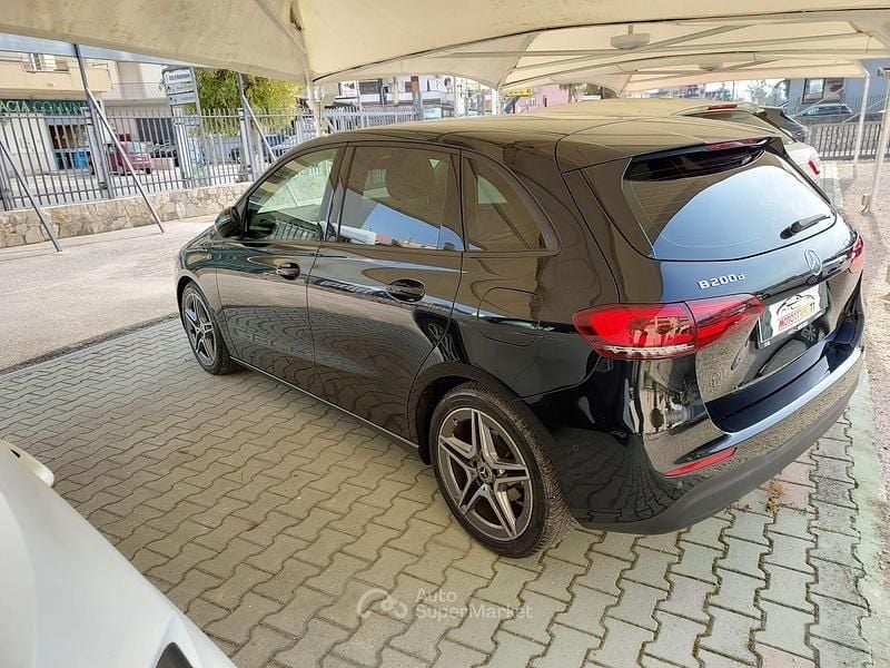 Usata Mercedes B200 150 CV (110 kW) 2021 Nero Monovolume