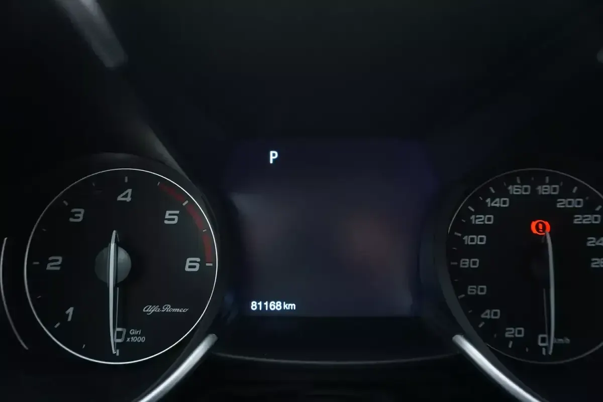 Usata Alfa Romeo Giulia 209 CV (153 kW) 2023 Grigiogrigio Berlina