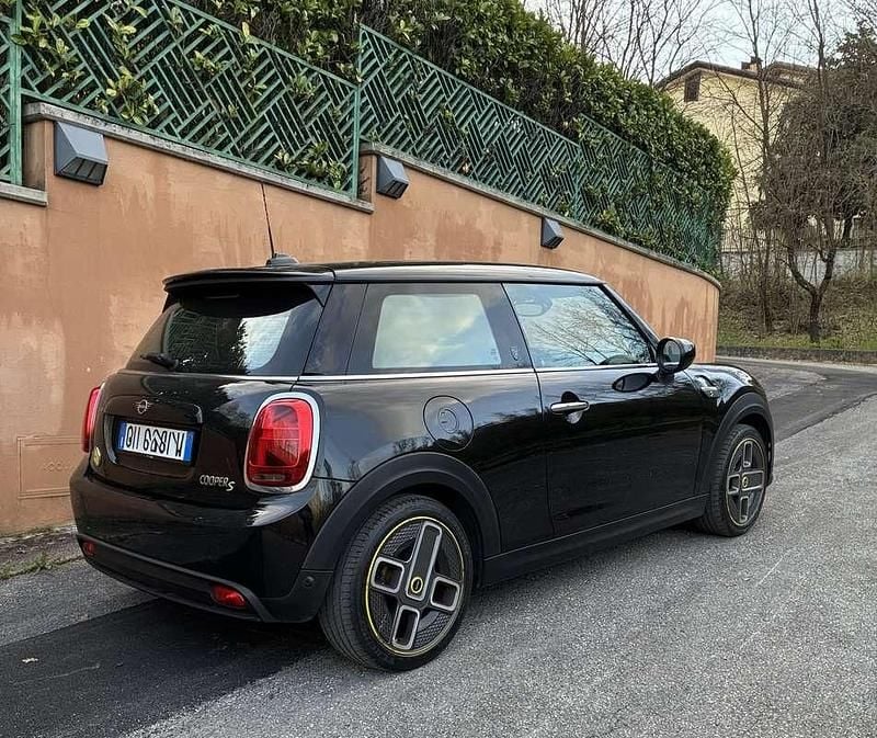Usata Mini Cooper SE 75 kW (102 CV) 2021 Nero Utilitaria