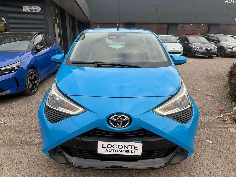 Usata Toyota Aygo Cool 72 CV (52 kW) 2019 Blu/azzurro Utilitaria