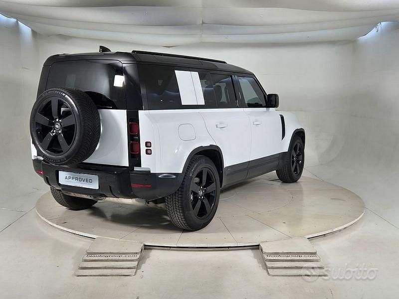 Usata Land Rover Defender S 200 CV (147 kW) 2024 Bianco / nero SUV