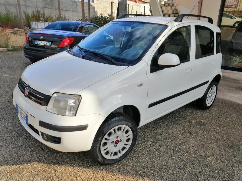 Usata Fiat Panda 4x4 Climbing 74 CV (54 kW) 2011 Bianco Utilitaria