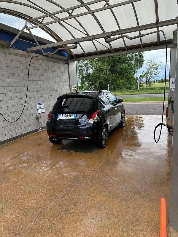 Usata Lancia Ypsilon S 69 CV (50 kW) 2024 Nero Utilitaria