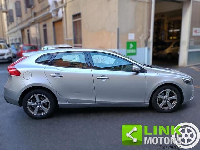 Usata Volvo V40 Summum 116 CV (85 kW) 2014 Argento Berlina