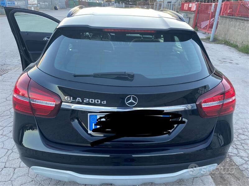 Usata Mercedes GLA200 Business 136 CV (100 kW) 2019 Nero SUV