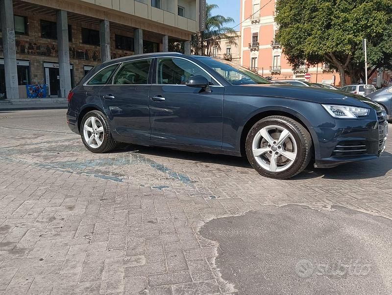 Usata Audi A4 Design 150 CV (110 kW) 2018 Blu Station wagon