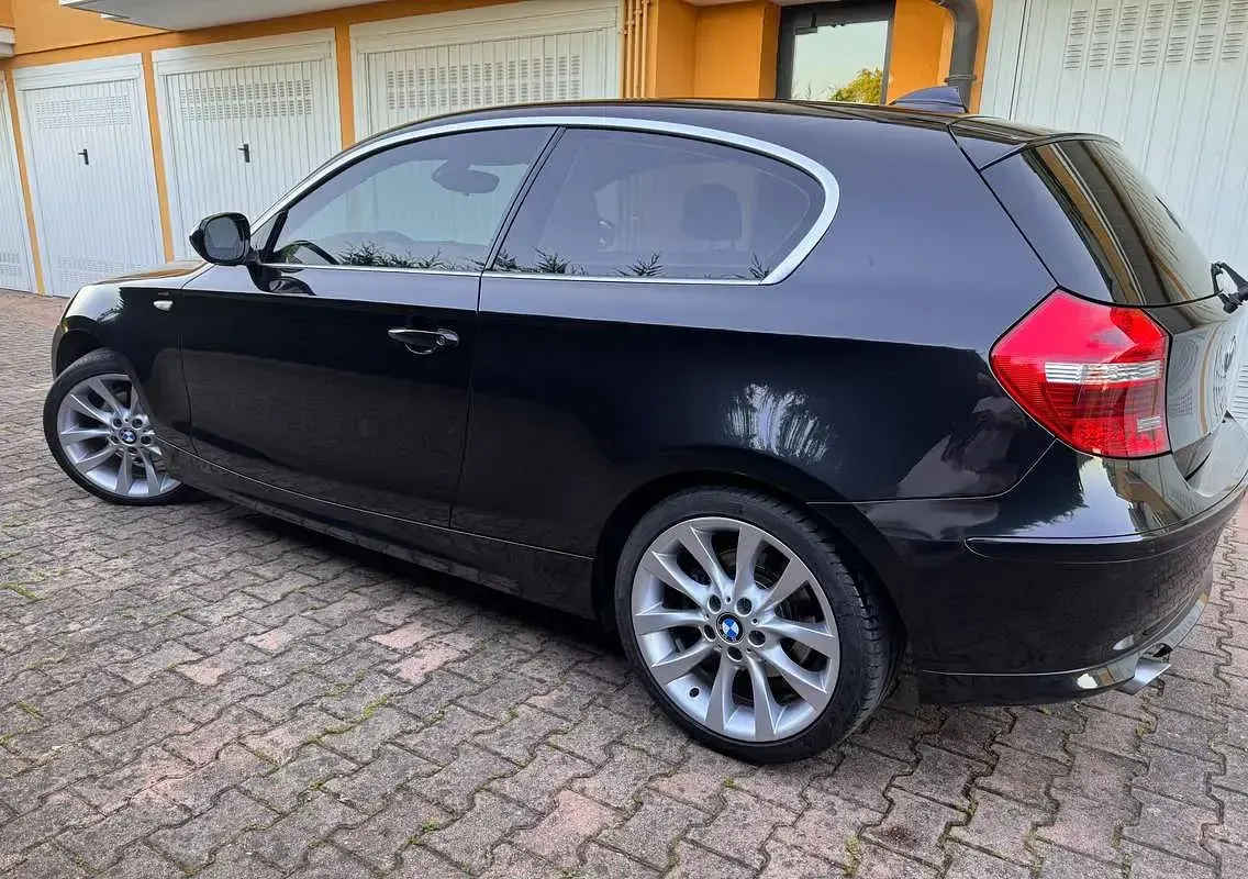 Usata BMW 120 177 CV (130 kW) 2009 Nero Utilitaria