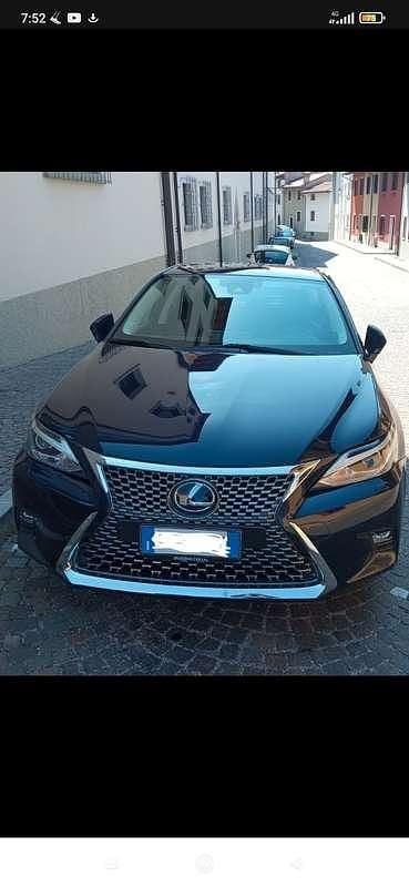 Usata Lexus CT200h Executive Line 99 CV (72 kW) 2018 Blu/azzurro Berlina