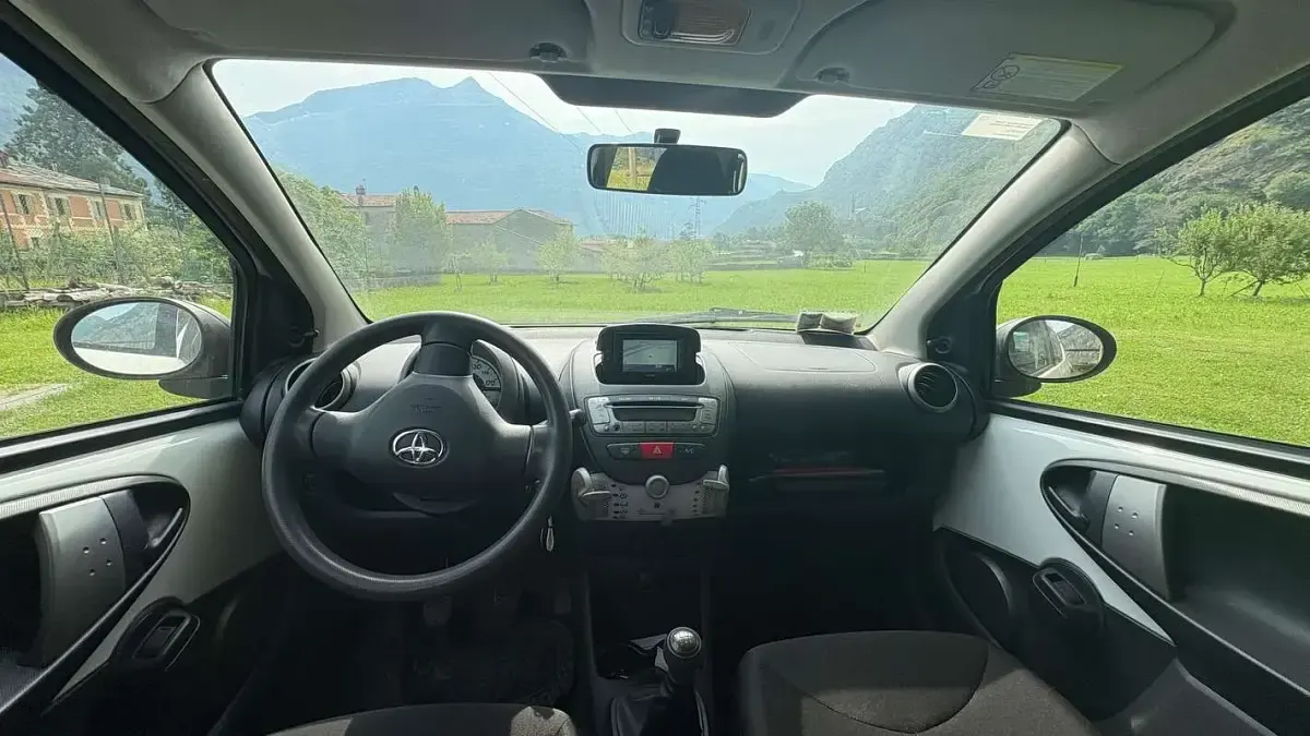 Usata Toyota Aygo Connect Style 68 CV (50 kW) 2012 Bianco Utilitaria