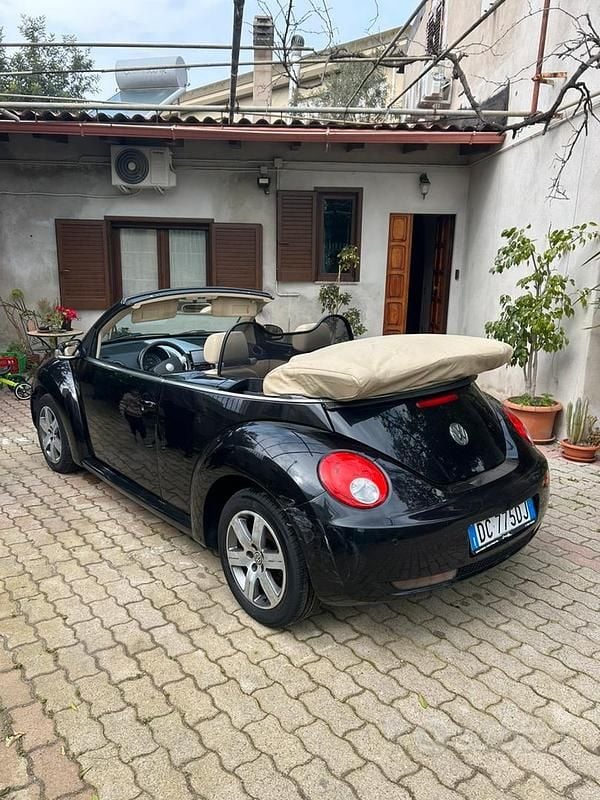 Usata VW New Beetle 105 CV (77 kW) 2005 Nero Utilitaria