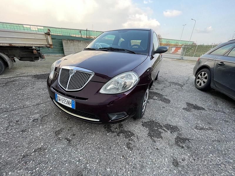 Usata Lancia Ypsilon 60 CV (44 kW) 2009 Viola Utilitaria