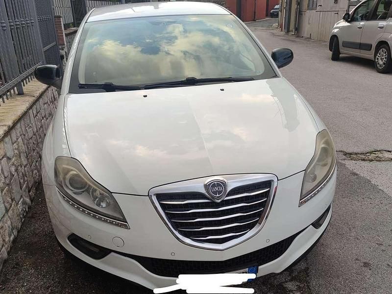 Usata Lancia Delta Gold 120 CV (88 kW) 2013 Bianco Utilitaria