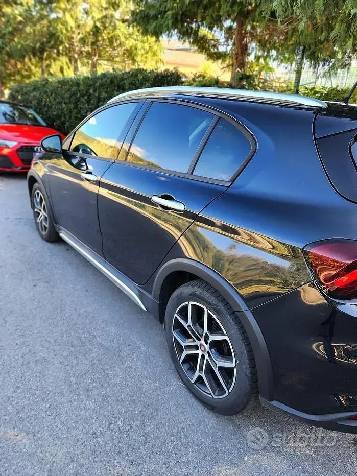 Usata Fiat Tipo Cross 100 CV (73 kW) 2022 Nero Berlina