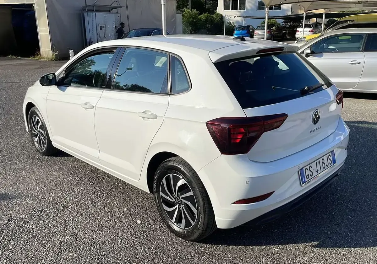 Usata VW Polo Life 95 CV (69 kW) 2023 Bianco Utilitaria