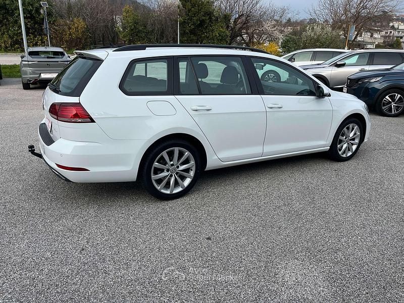 Usata VW Golf VII Business 116 CV (85 kW) 2019 Bianco Station wagon