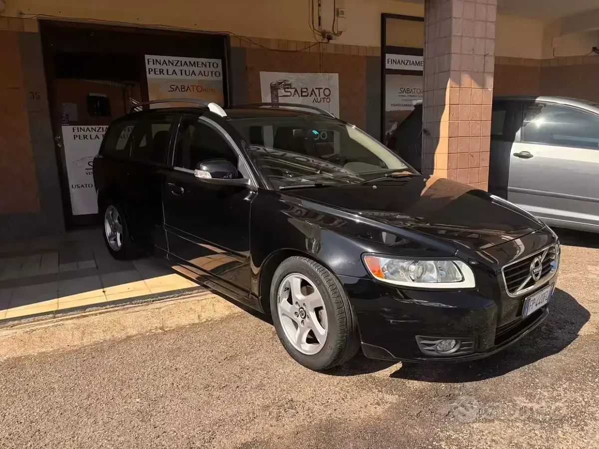 Usata Volvo V50 115 CV (84 kW) 2012 Nero Station wagon