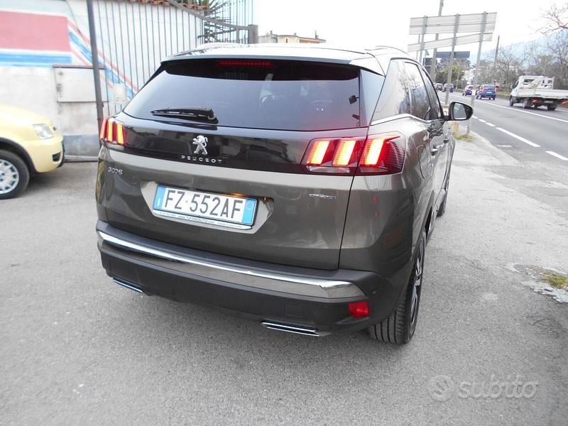 Usata Peugeot 3008 GT-line 130 CV (95 kW) 2019 Verde SUV