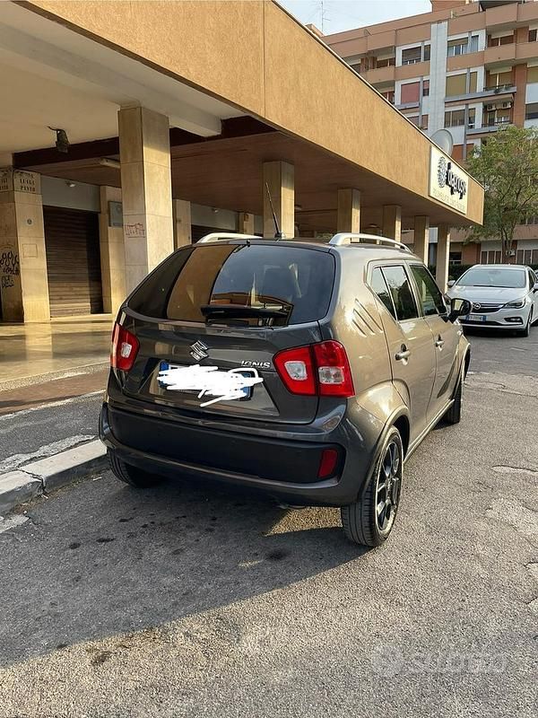 Usado Suzuki Ignis 90 CV (66 kW) 2018 Gris Utilitario