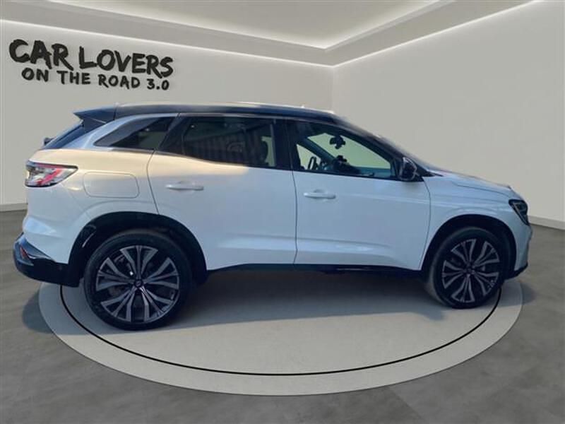 Begagnad Renault Austral Iconic 200 HK (147 kW) 2023 Vit SUV