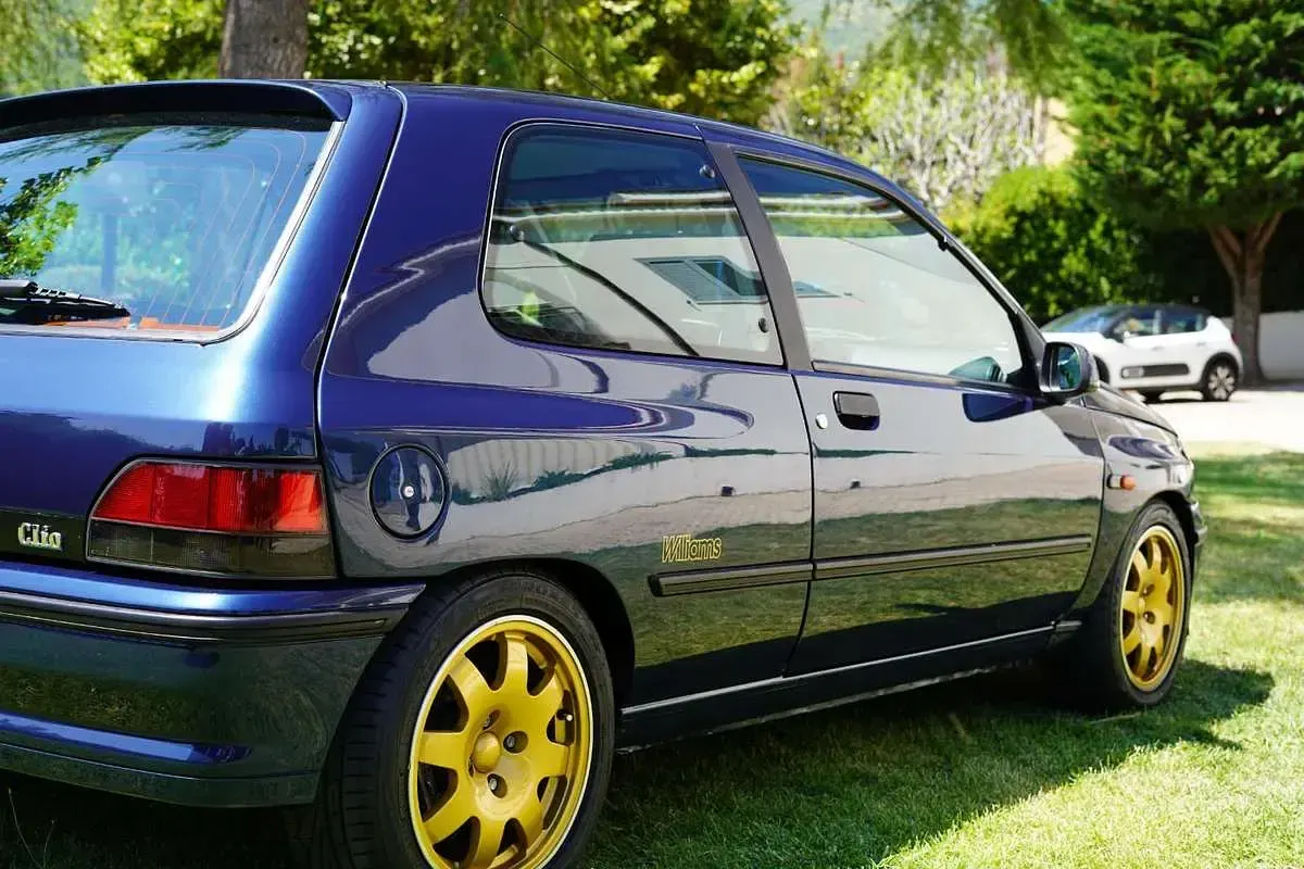 Usata Renault Clio 147 CV (108 kW) 1993 Blu/azzurro Berlina