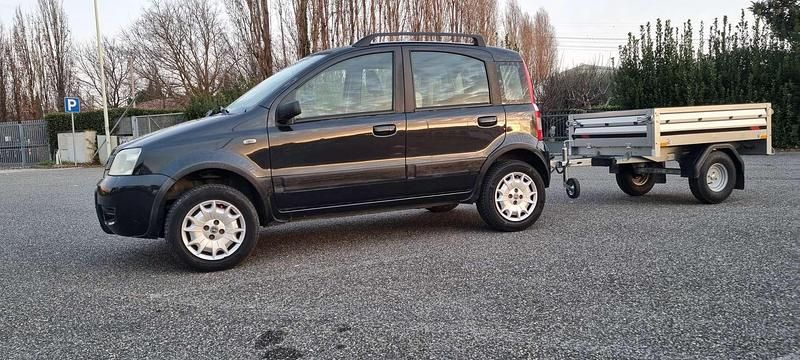 Usata 2004 Fiat Panda 4x4 Climbing Due volumi | 5300 € (Buon prezzo) - Immagine 1/4