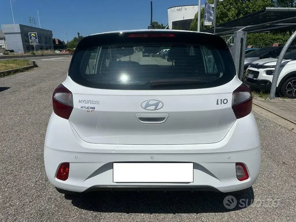 Usata Hyundai i10 67 CV (49 kW) 2024 Bianco Utilitaria