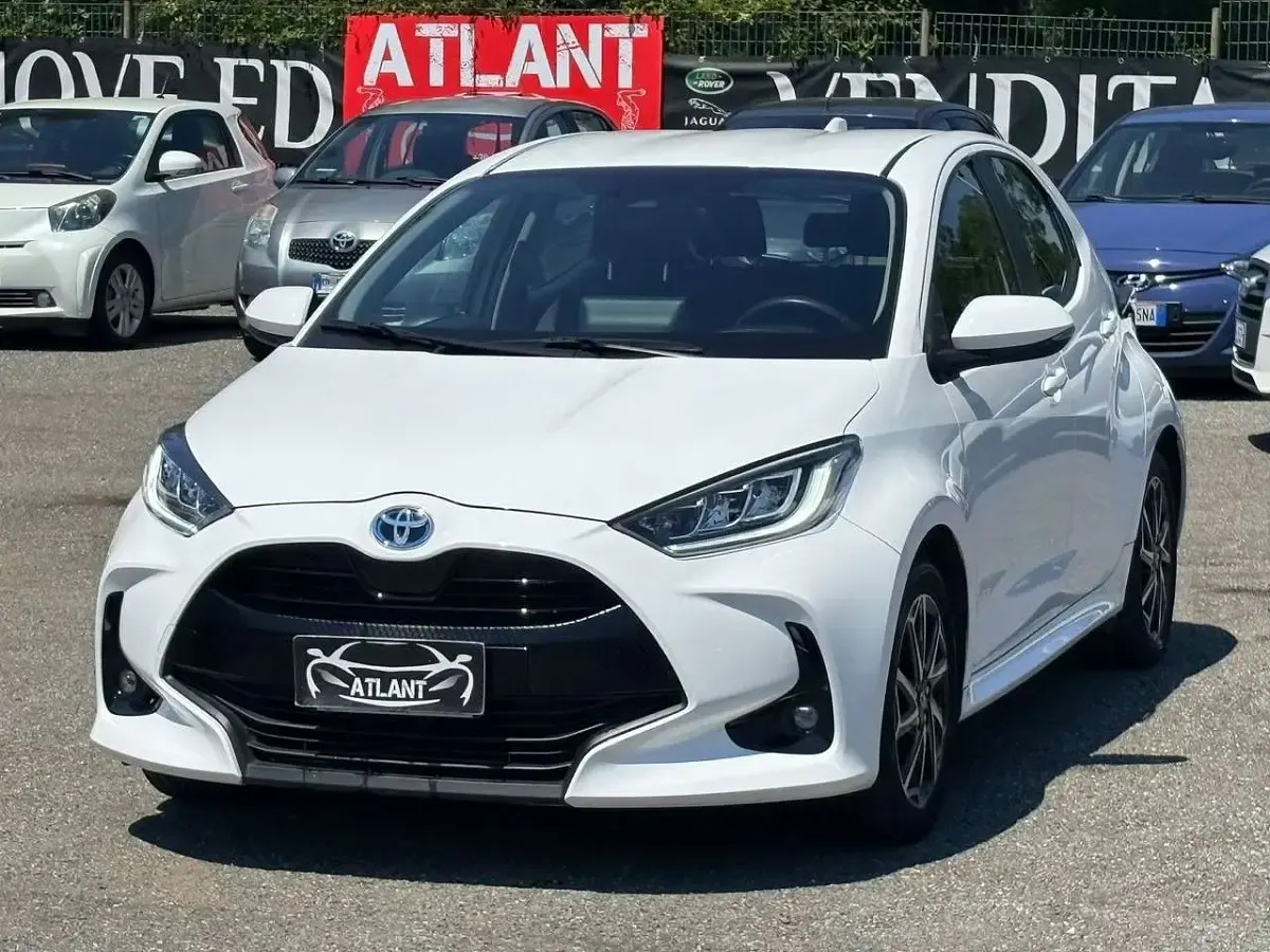 Usata Toyota Yaris Hybrid Trend 92 CV (67 kW) 2022 Bianco Berlina