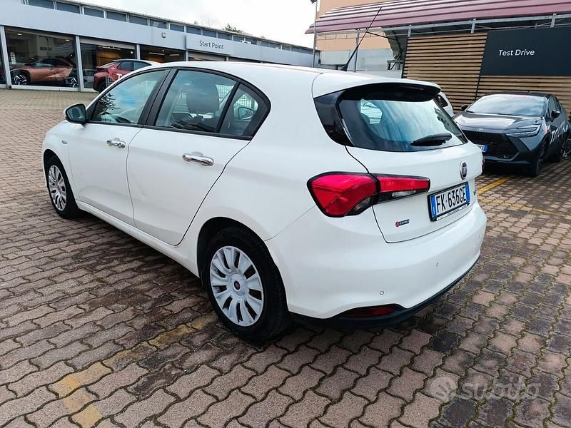 Occasion Fiat Tipo Easy 95 ch (69 kW) 2017 Blanc Berline