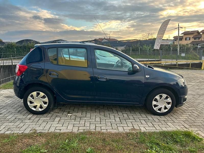 Usata Dacia Sandero 75 CV (55 kW) 2014 Blu Utilitaria