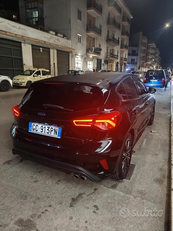 Usata Ford Focus 120 CV (88 kW) 2020 Nero Berlina