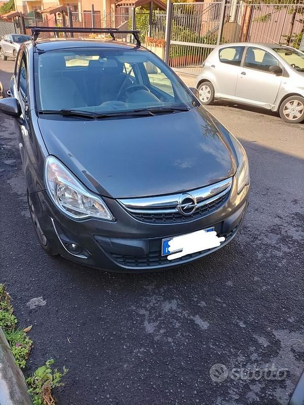 Grigio Usata 2011 Opel Corsa Utilitaria | 1900 € (Ottimo prezzo) - Immagine 1/4