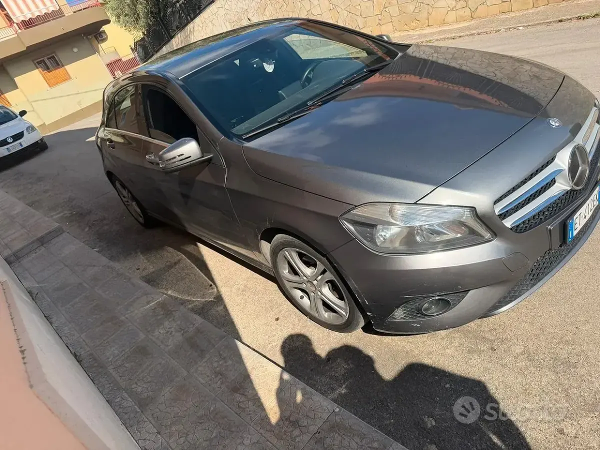 Usata Mercedes A180 109 CV (80 kW) 2014 Grigio Utilitaria