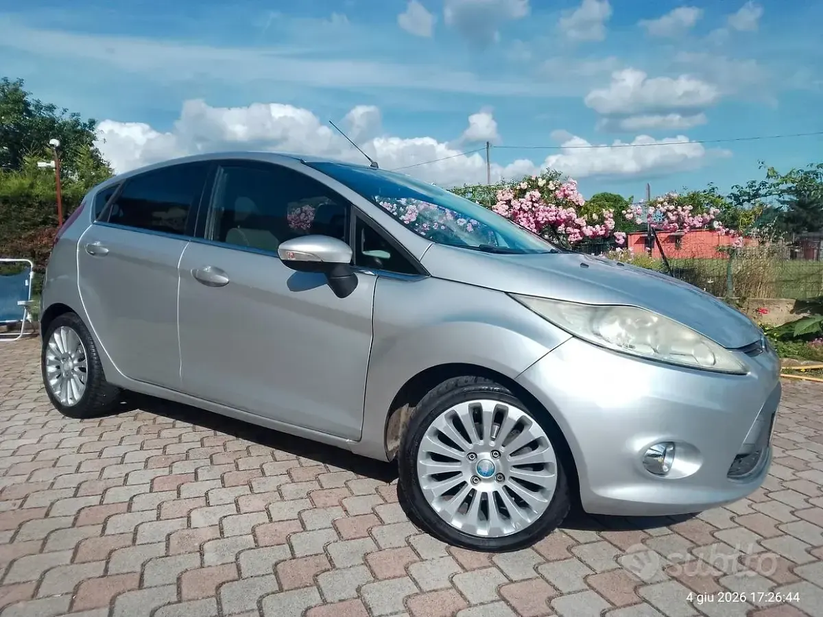 Usata Ford Fiesta Titanium 68 CV (50 kW) 2007 Grigio Utilitaria